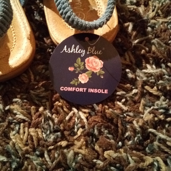 Women's Ashley blue sandals size 7 - Picture 3 of 3